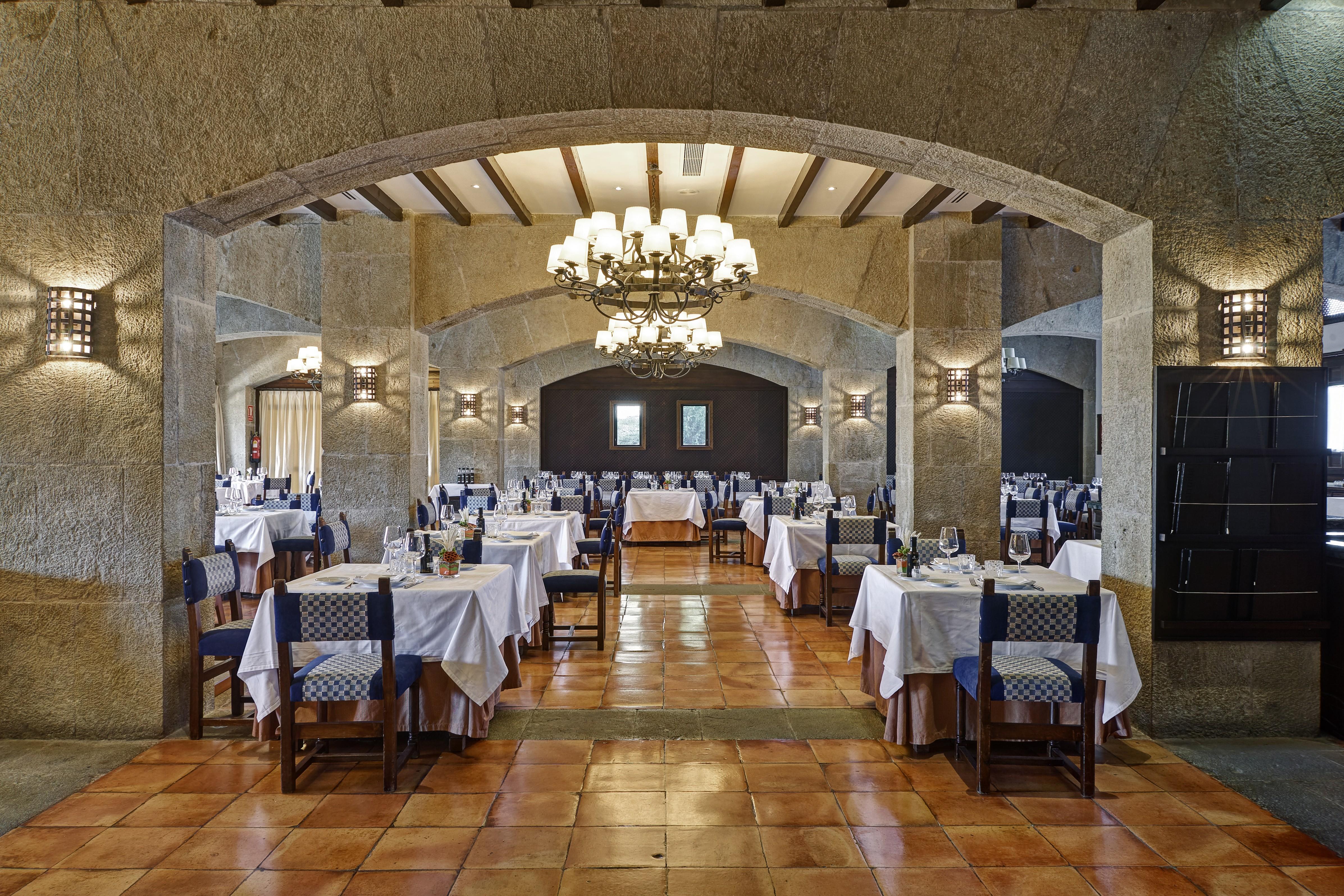Parador De Sos del Rey Católico Esterno foto