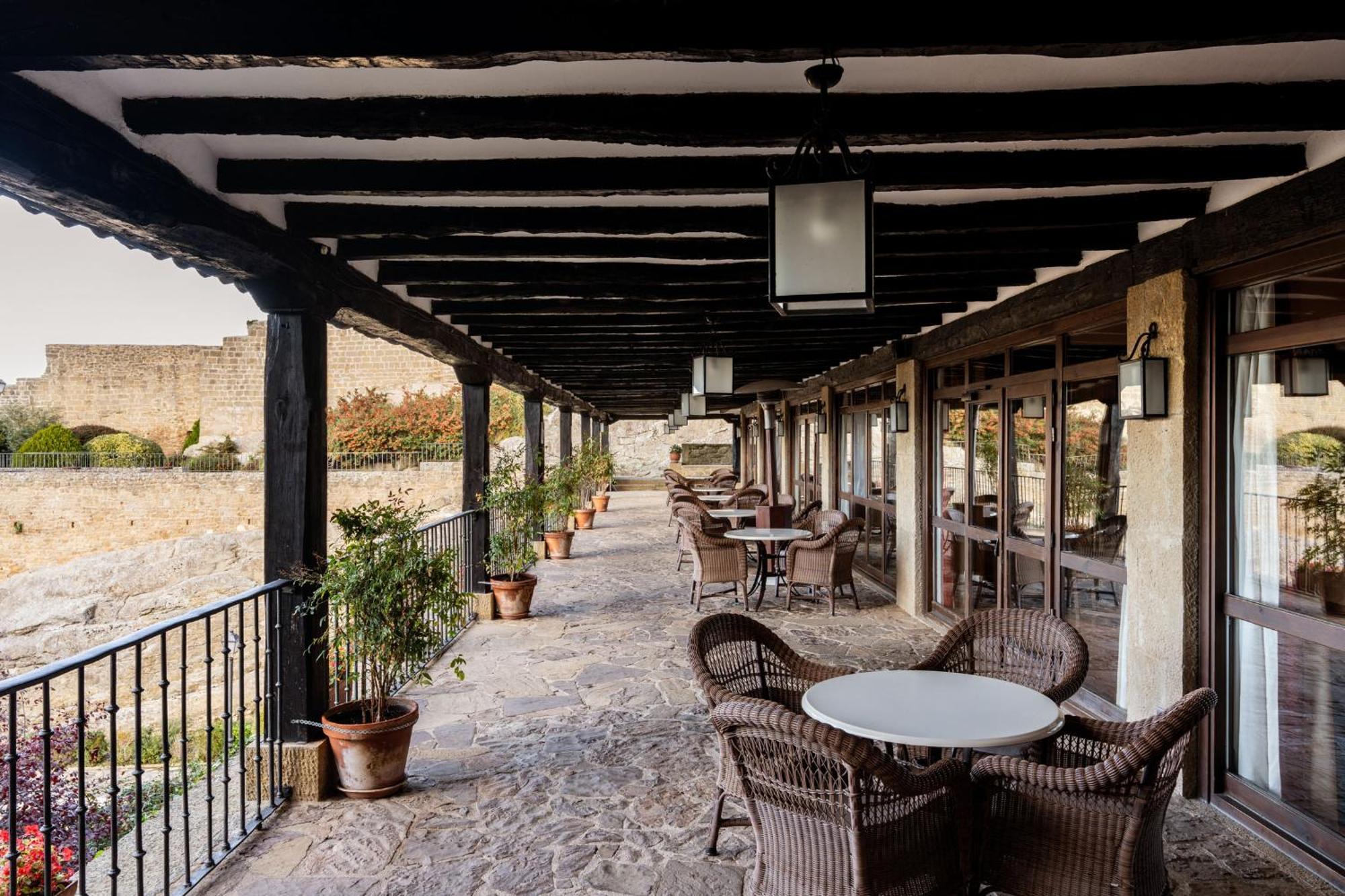 Parador De Sos del Rey Católico Esterno foto