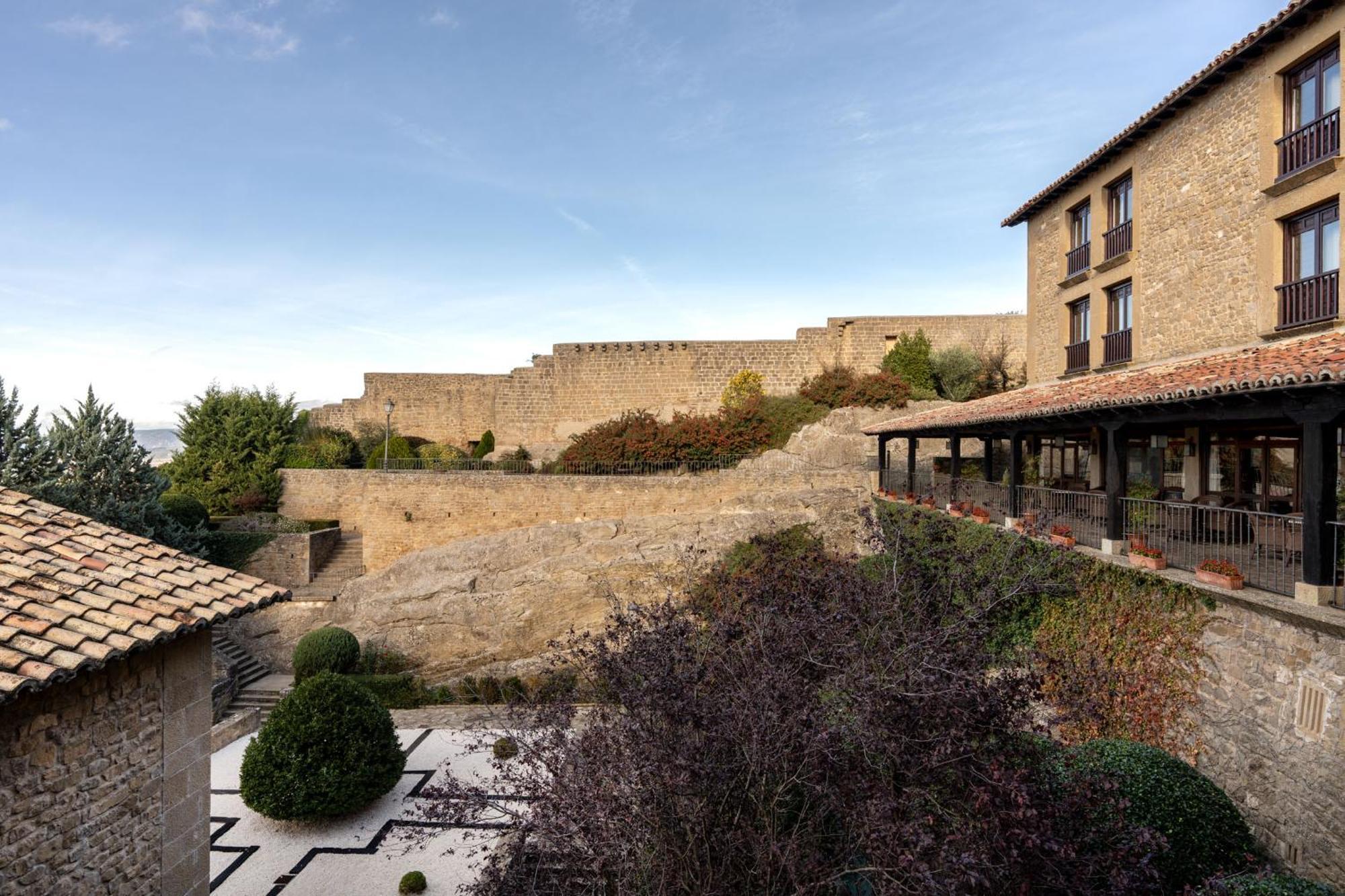 Parador De Sos del Rey Católico Esterno foto