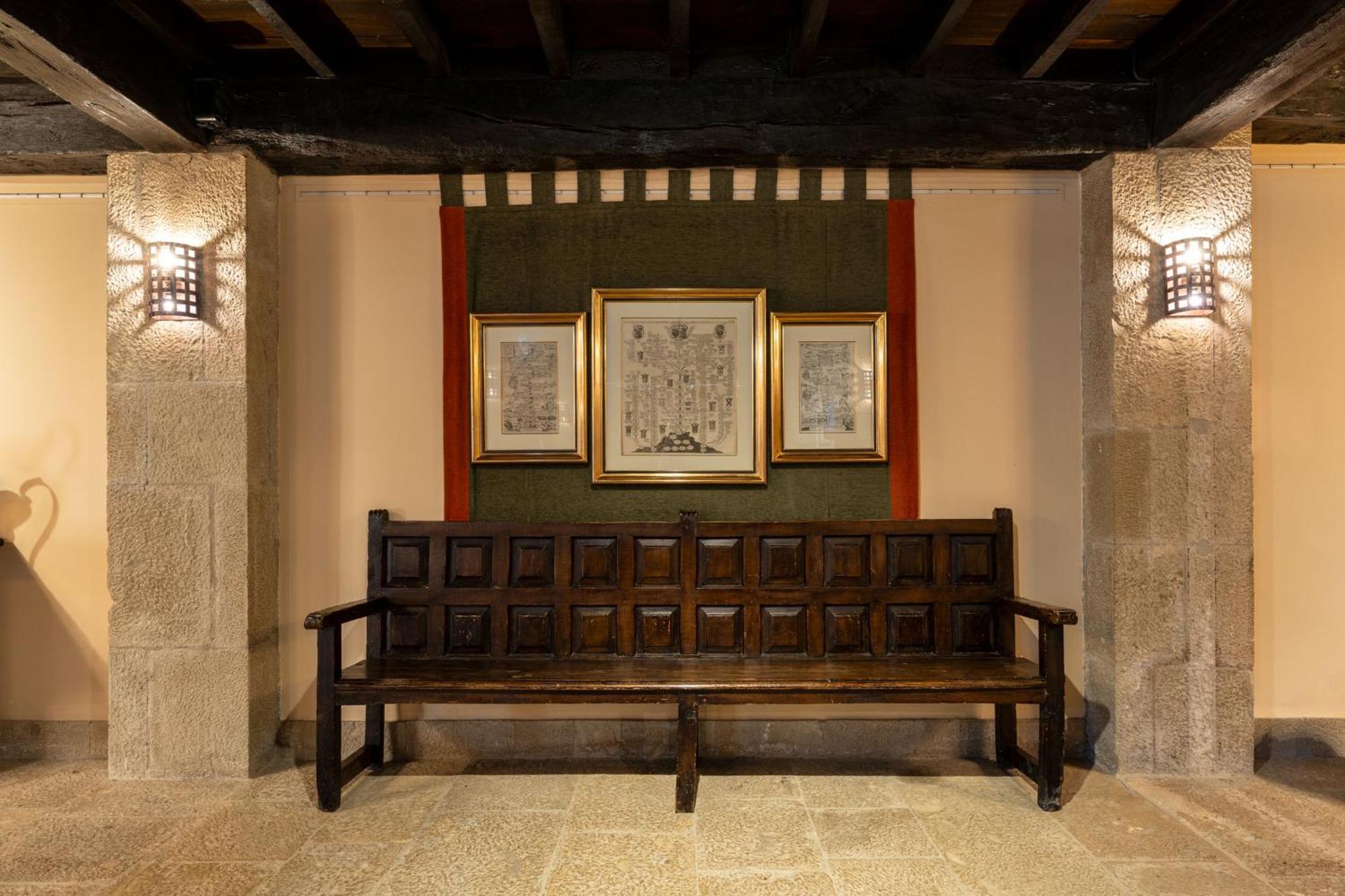 Parador De Sos del Rey Católico Esterno foto