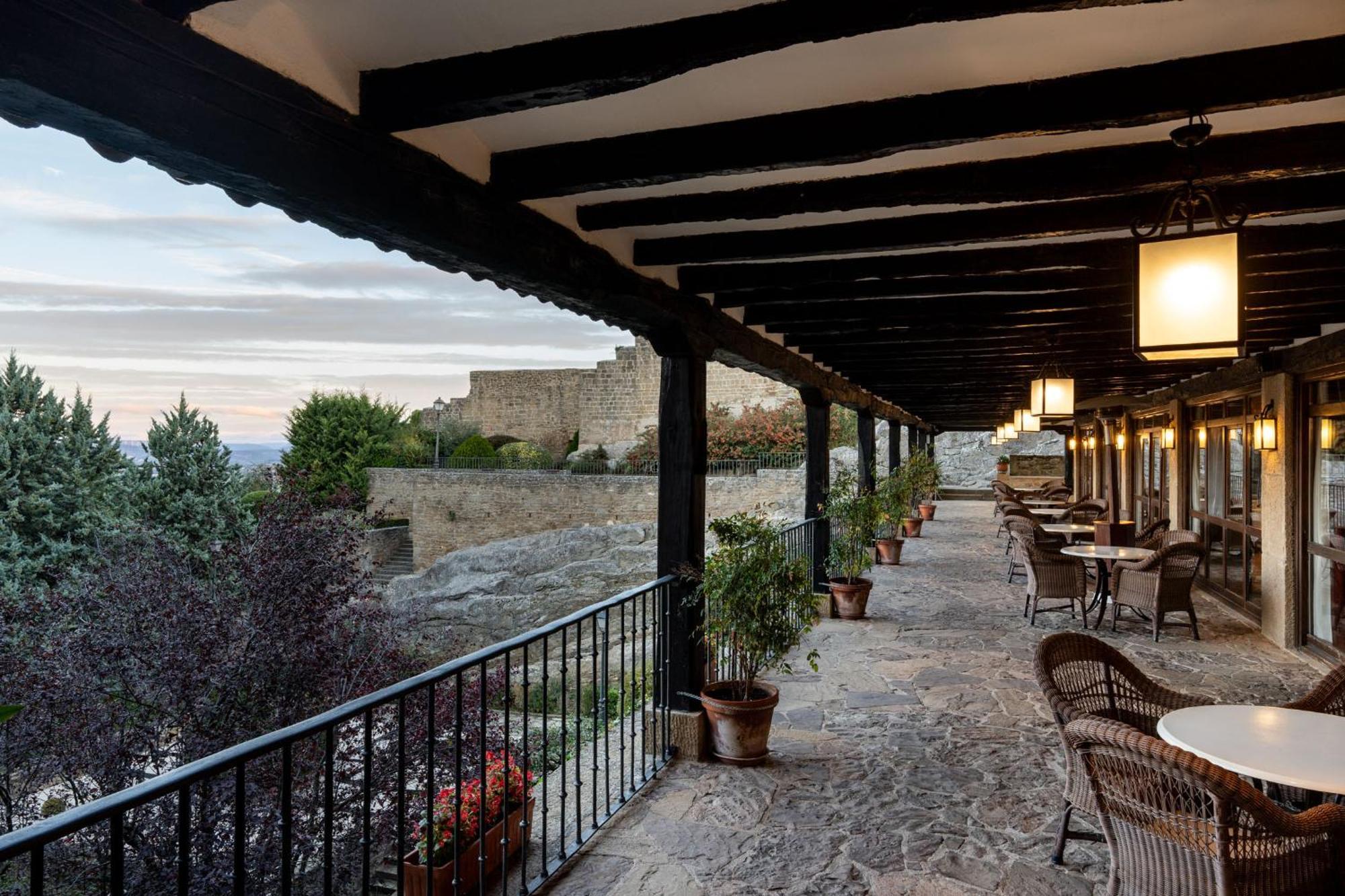 Parador De Sos del Rey Católico Esterno foto