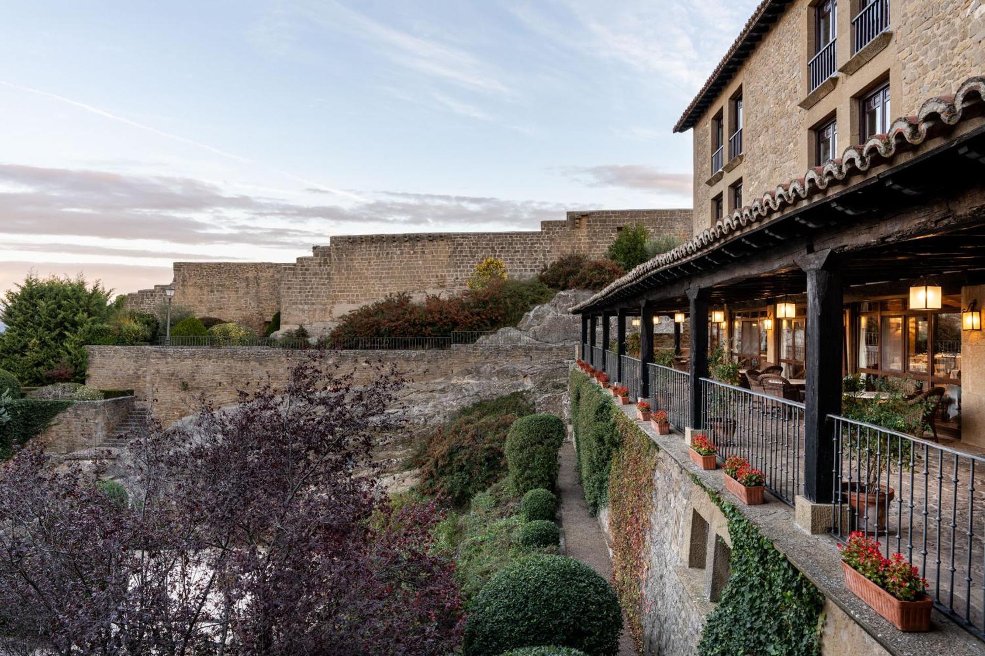 Parador De Sos del Rey Católico Esterno foto