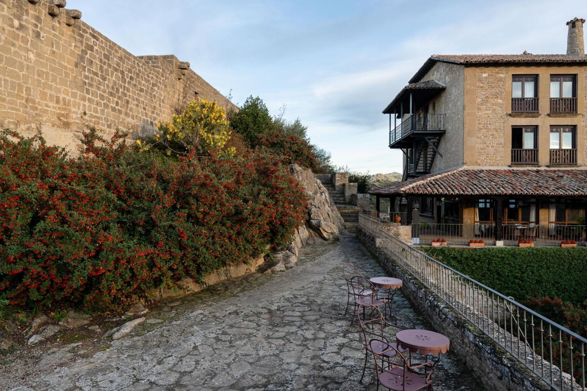 Parador De Sos del Rey Católico Esterno foto