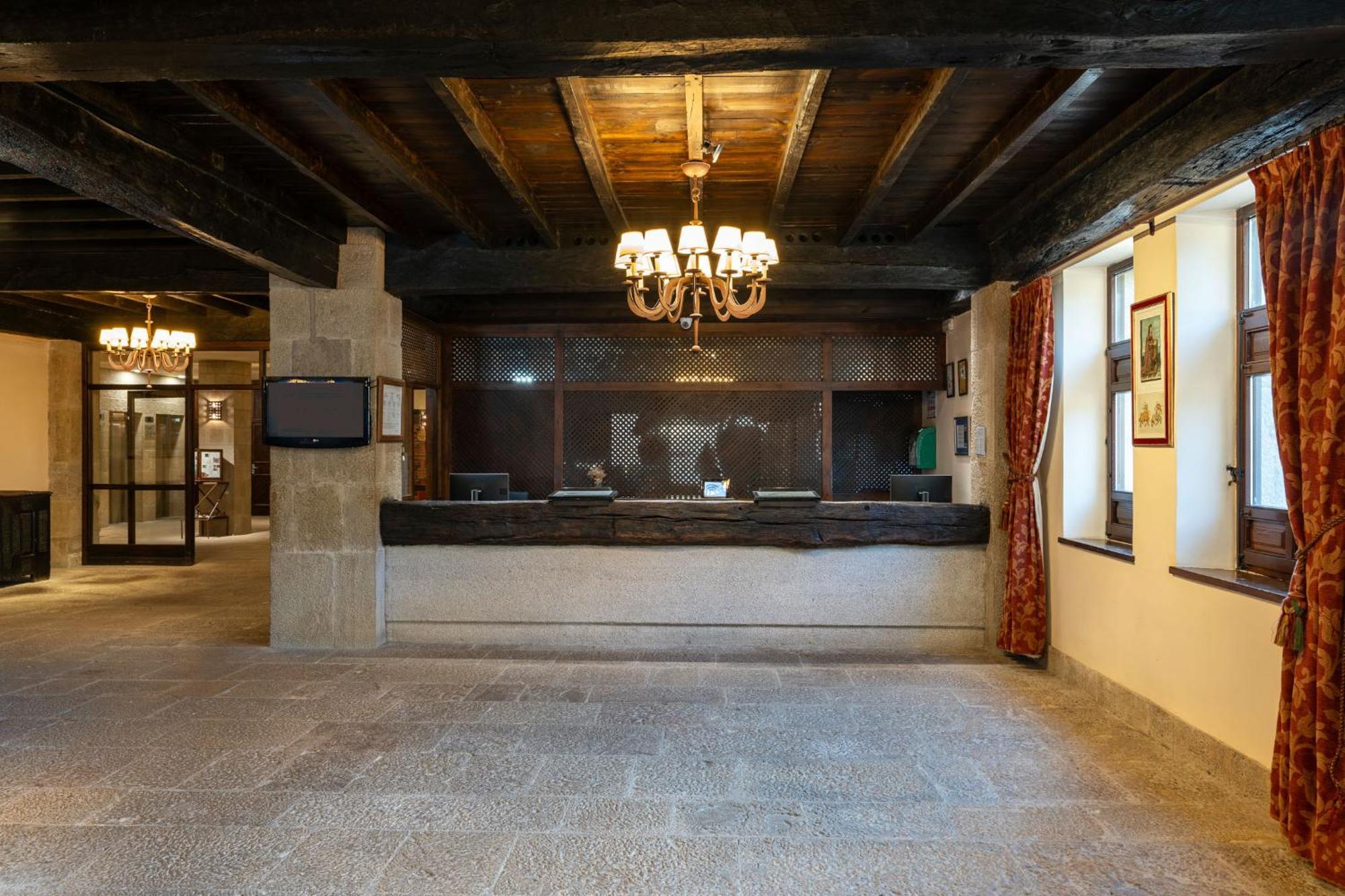 Parador De Sos del Rey Católico Esterno foto