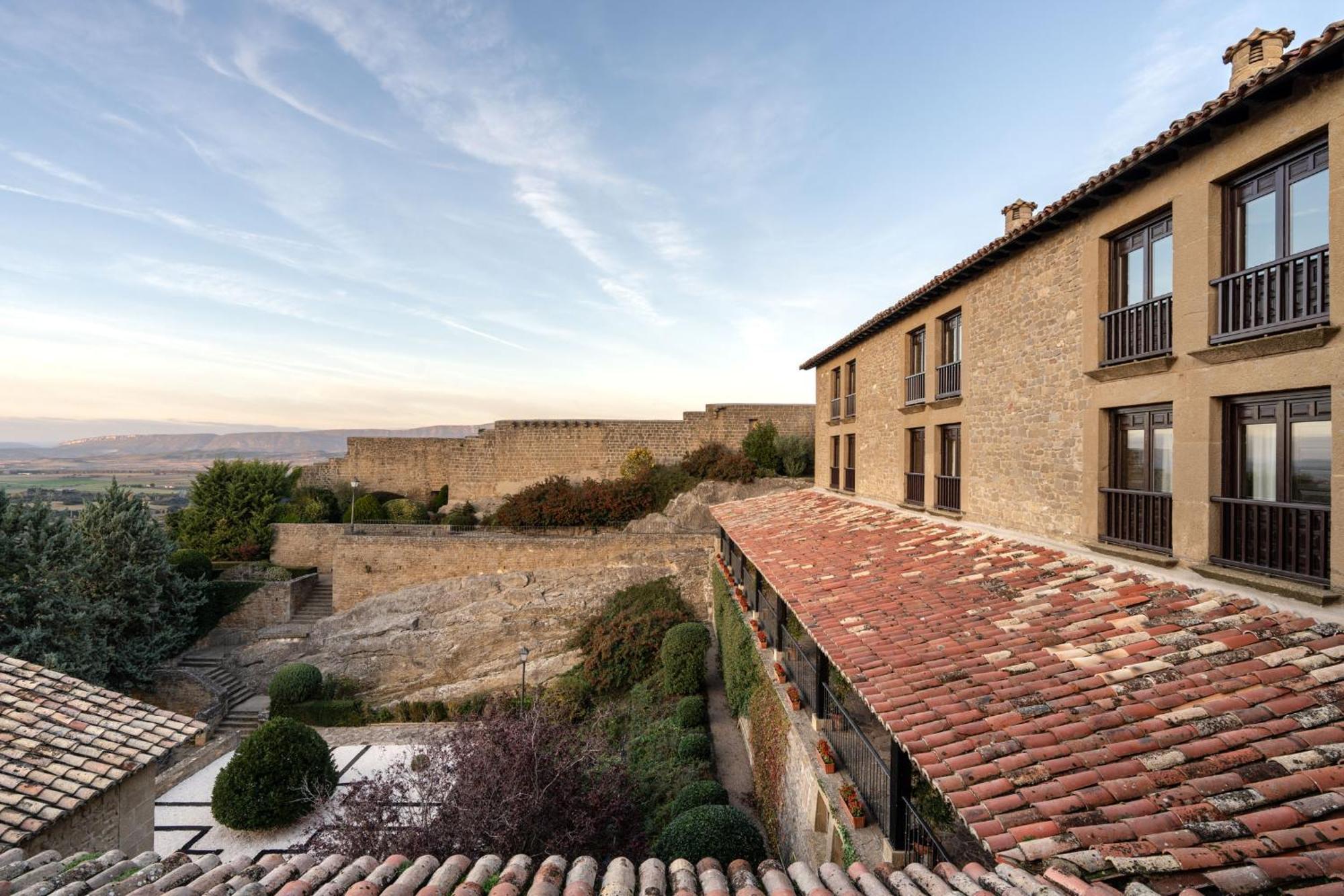 Parador De Sos del Rey Católico Esterno foto