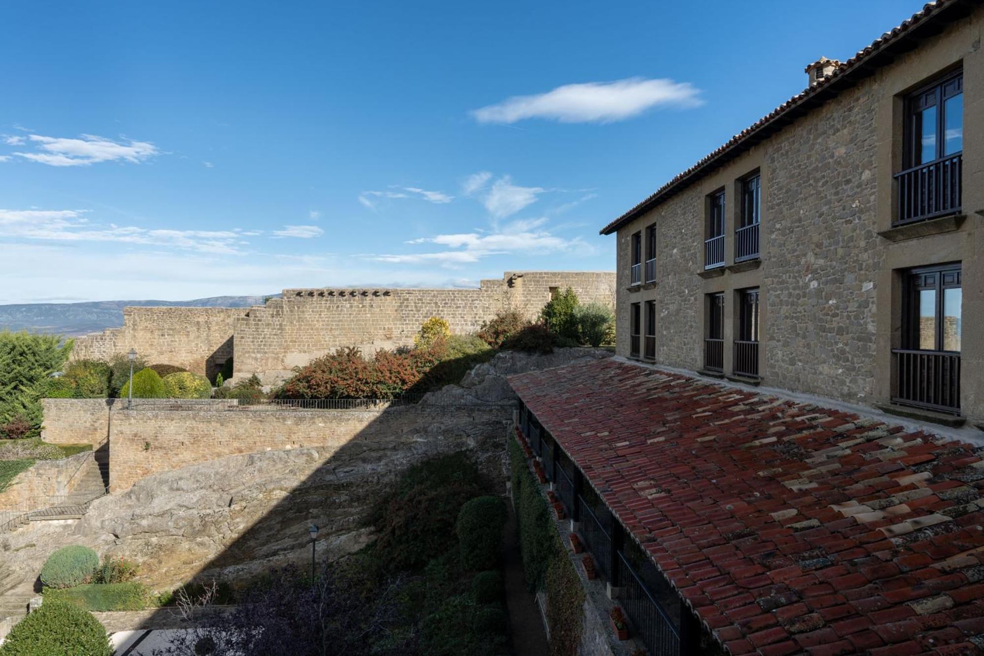 Parador De Sos del Rey Católico Esterno foto