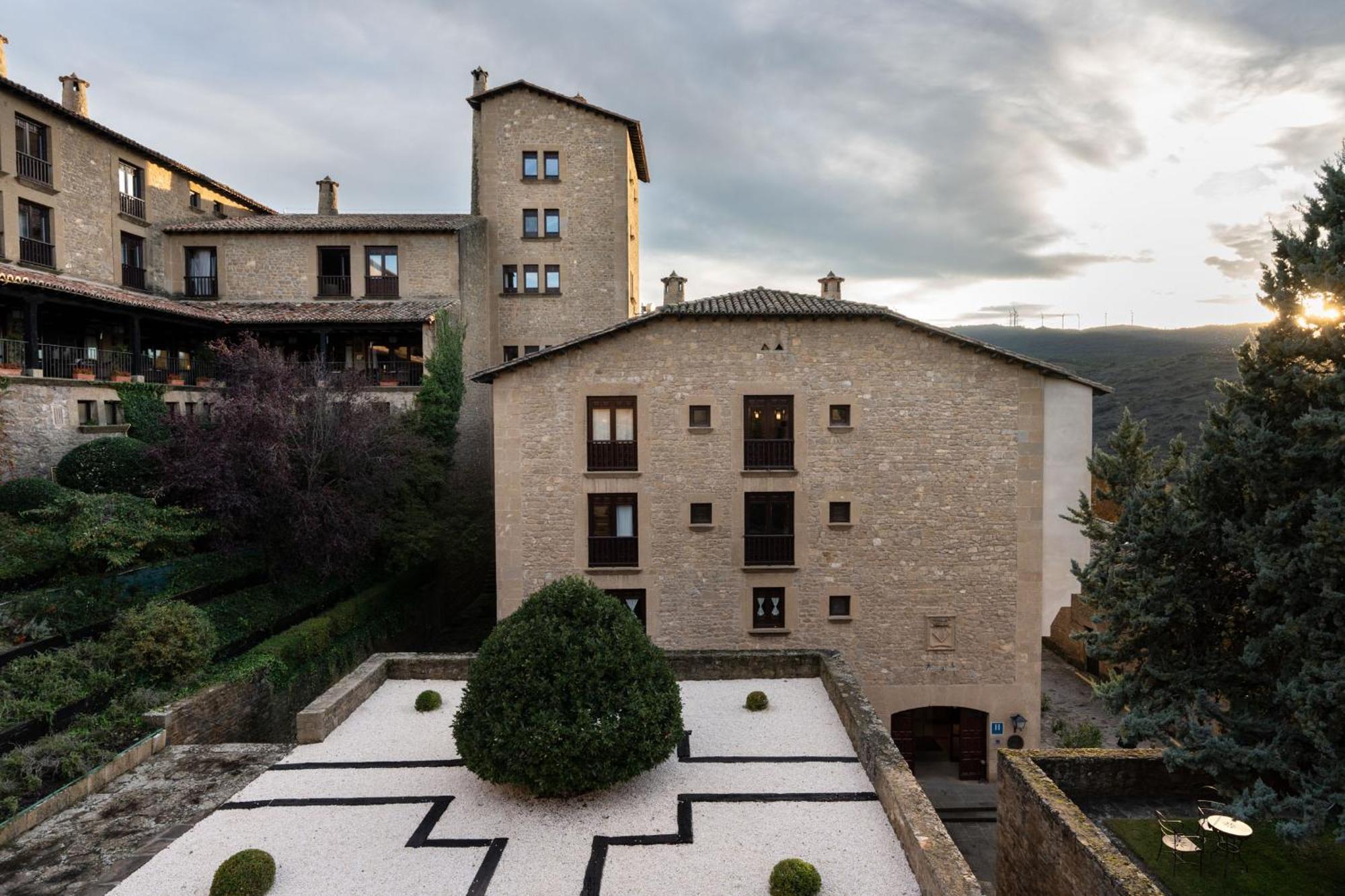Parador De Sos del Rey Católico Esterno foto