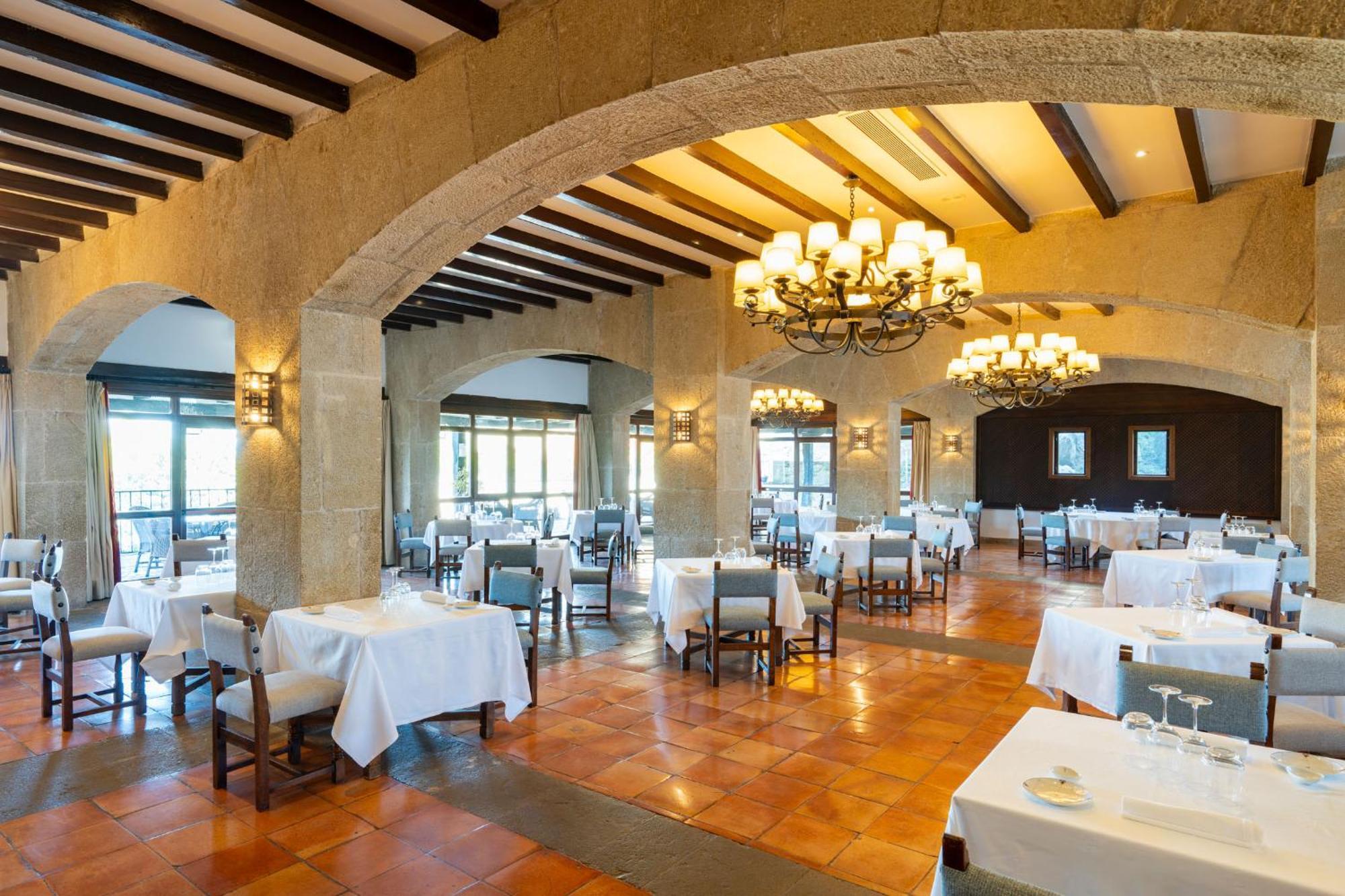 Parador De Sos del Rey Católico Esterno foto
