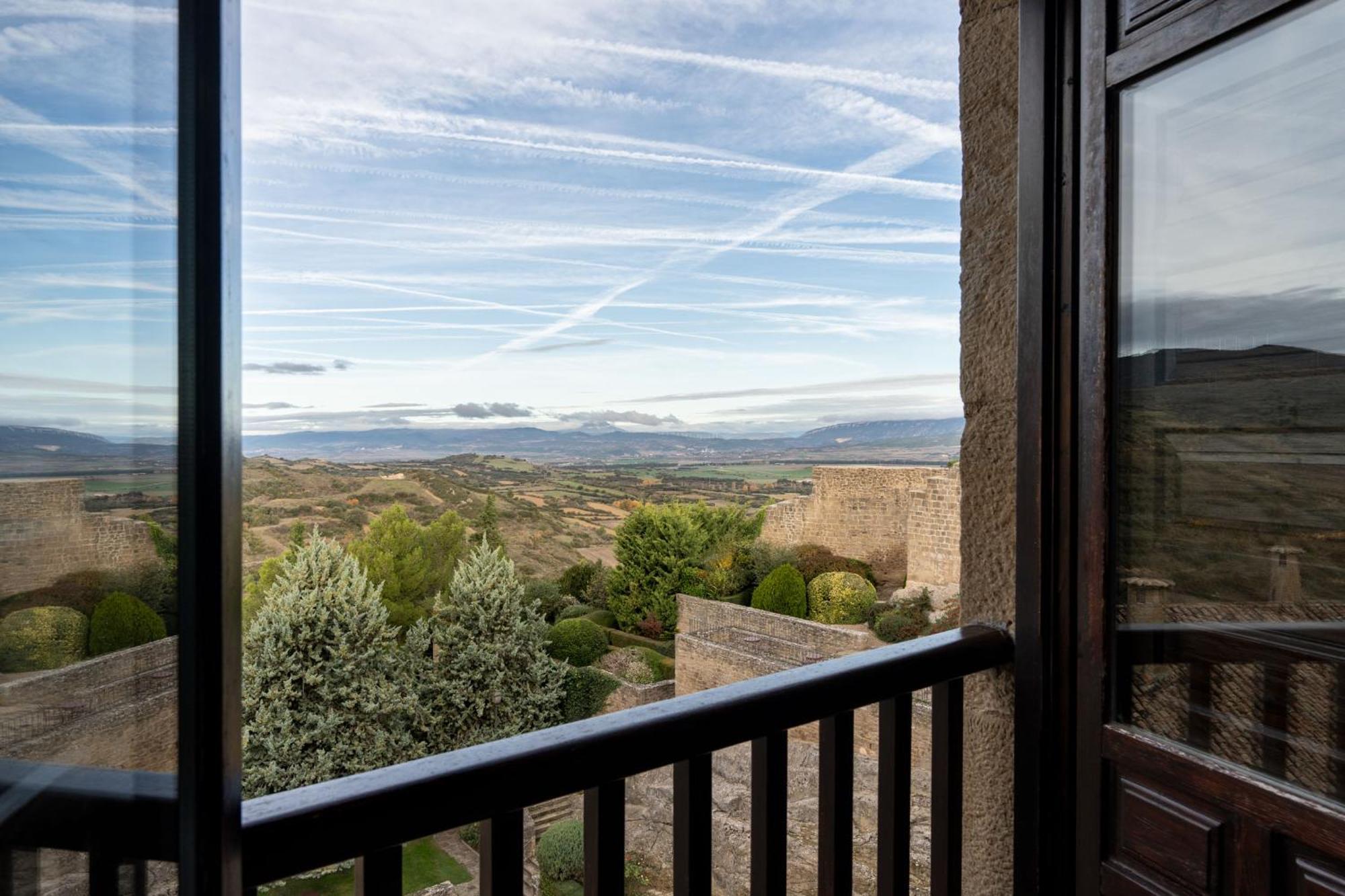 Parador De Sos del Rey Católico Esterno foto