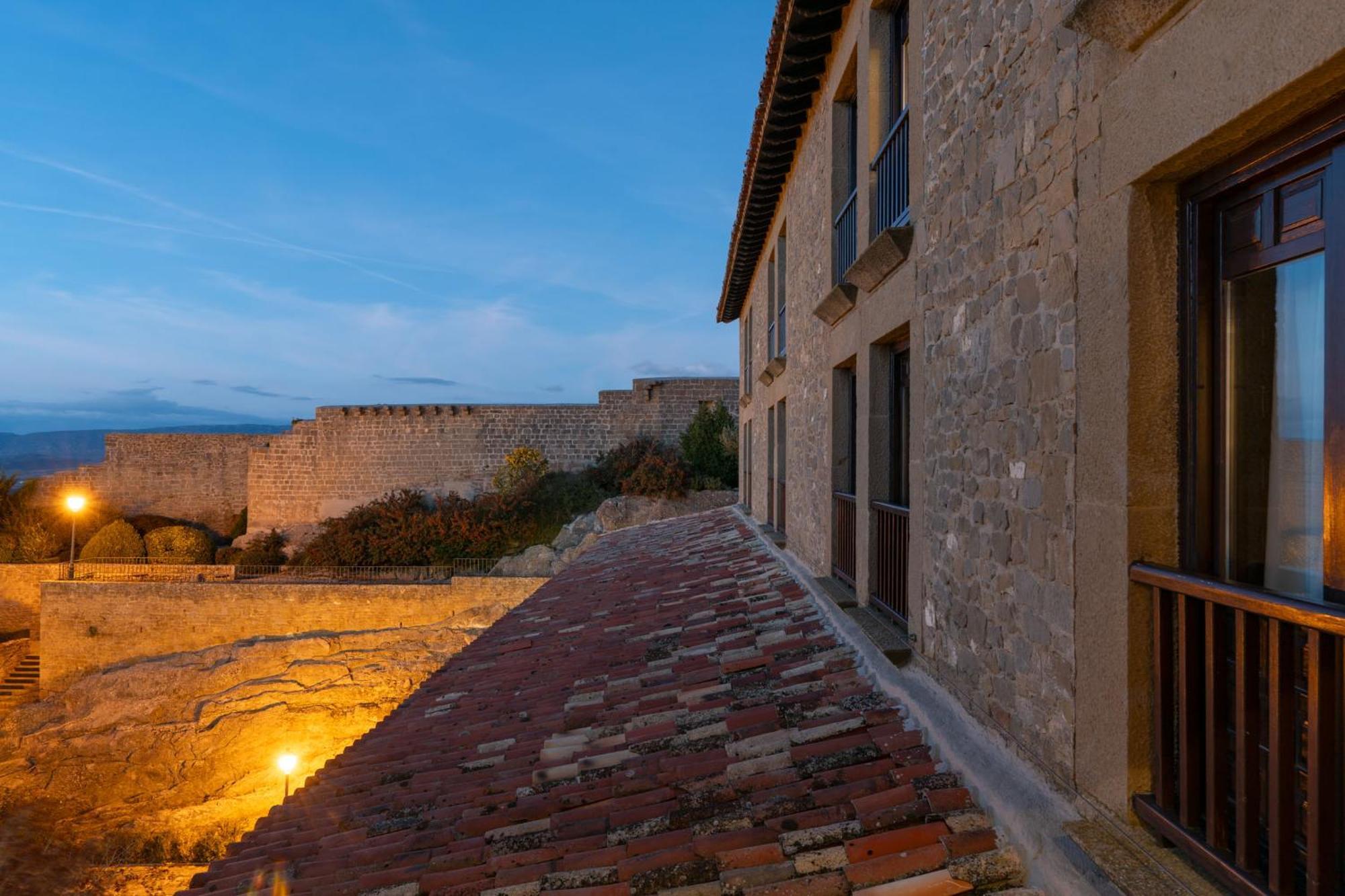 Parador De Sos del Rey Católico Esterno foto