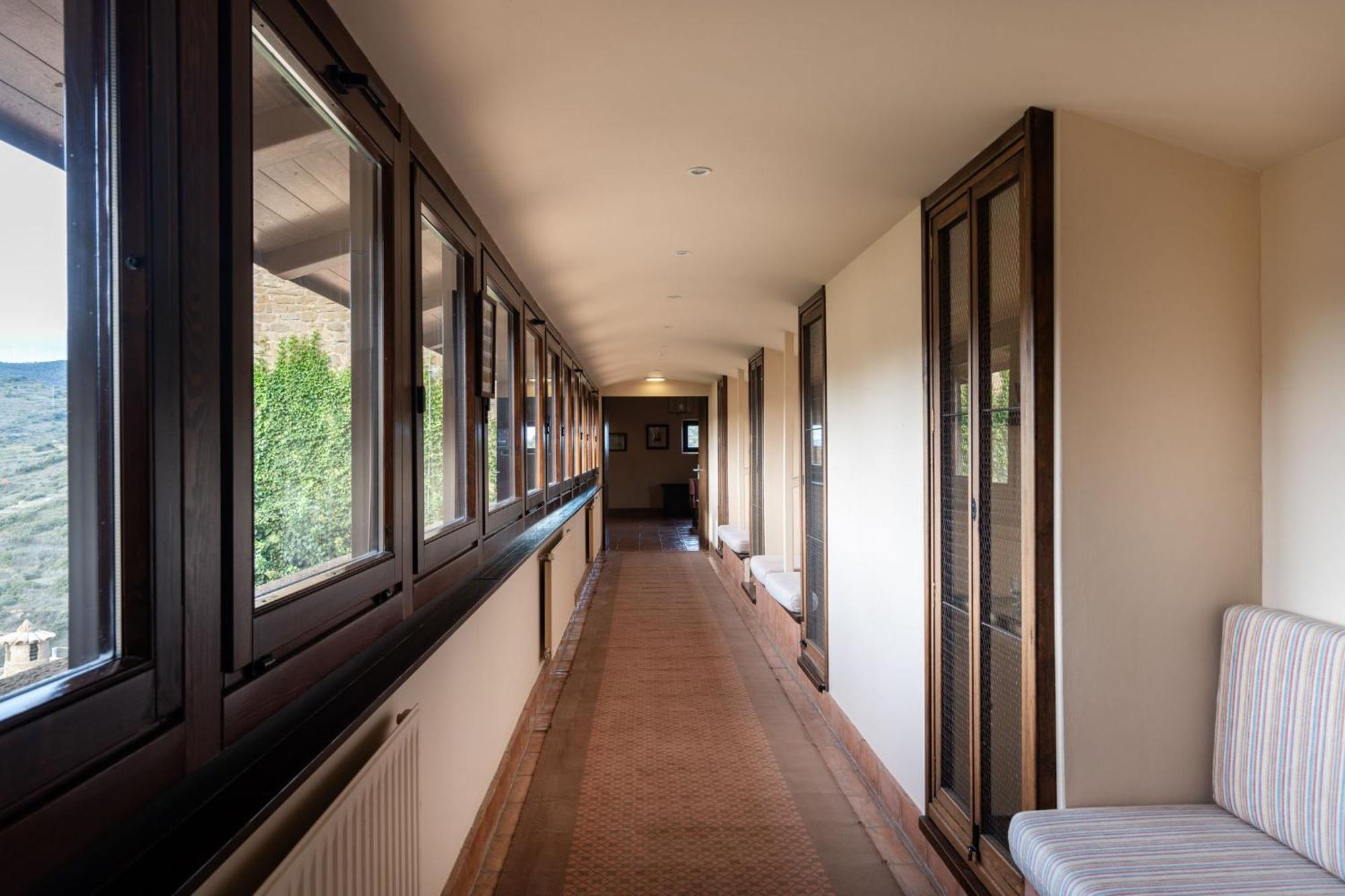 Parador De Sos del Rey Católico Esterno foto